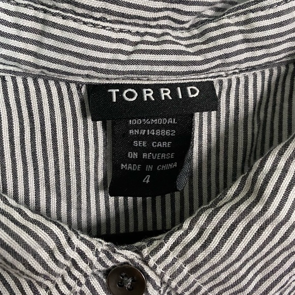 Torrid 4 Lace-Back Top - Picture 2 of 10